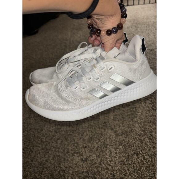 Adidas women's sz. 7.5 white classic sneaker. Nice pair, comfortable - Picture 3 of 8